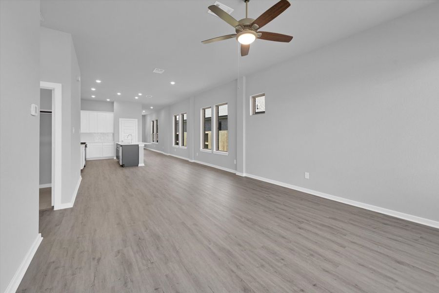 Spacious, unfurnished interior of a new home in Sunterra 40, Katy (Image 26).