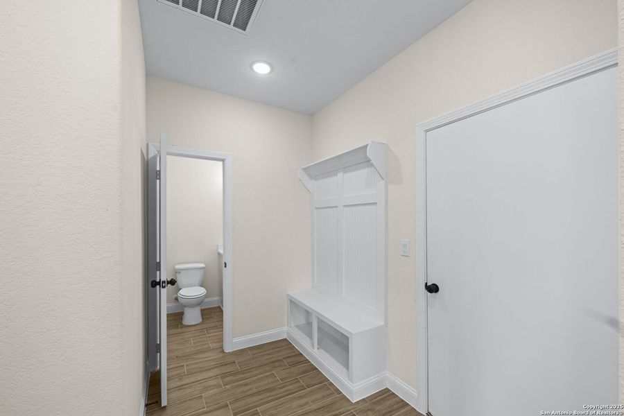 Spacious, unfurnished interior of a new home in , Floresville (Image 31).