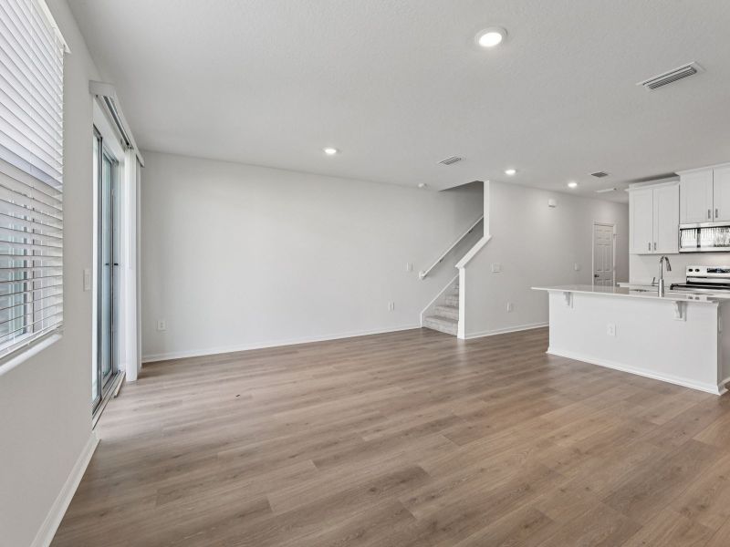 Spacious, unfurnished interior of a new home in Cagan Crossings West, Clermont (Image 7).