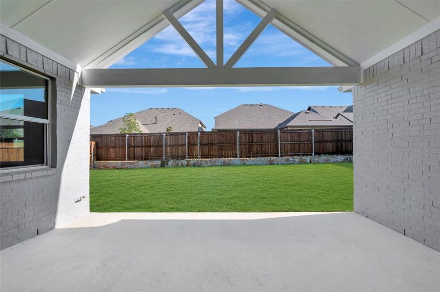 Exterior details and patio area of a home in Elevon, Lavon (Image 26).