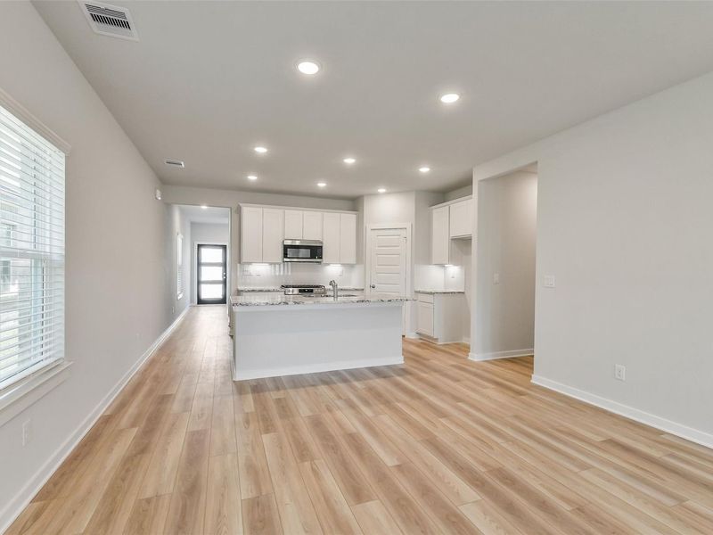 Spacious, unfurnished interior of a new home in Lakes at Black Oak, Magnolia (Image 21). Spacious, unfurnished interior of a new home in Lakes at Black Oak, Magnolia (Image 21).