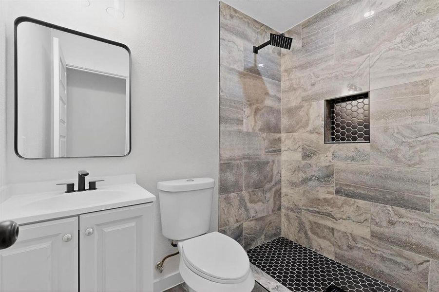 Furnished interior view inside a new home in , Seagoville (Image 12).