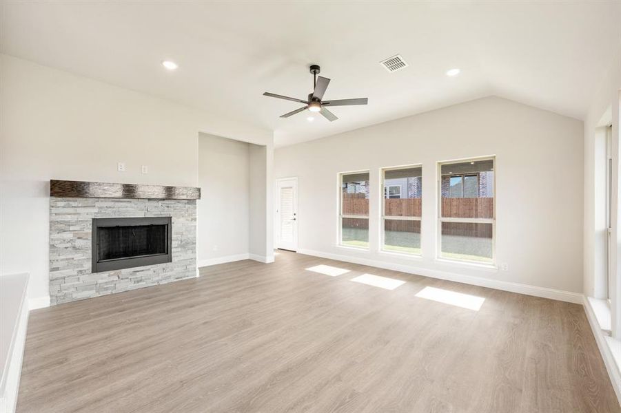 Spacious, unfurnished interior of a new home in Sunset Ridge, Alvarado (Image 18).
