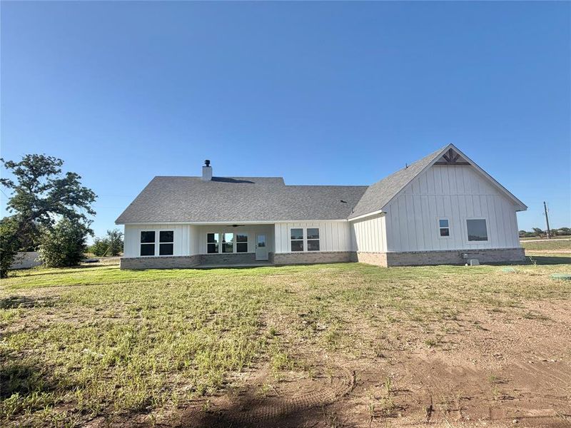Exterior details and patio area of a home in , Weatherford (Image 3).