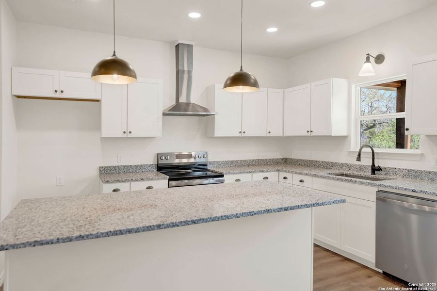 Furnished interior view inside a new home in , Hondo (Image 9).