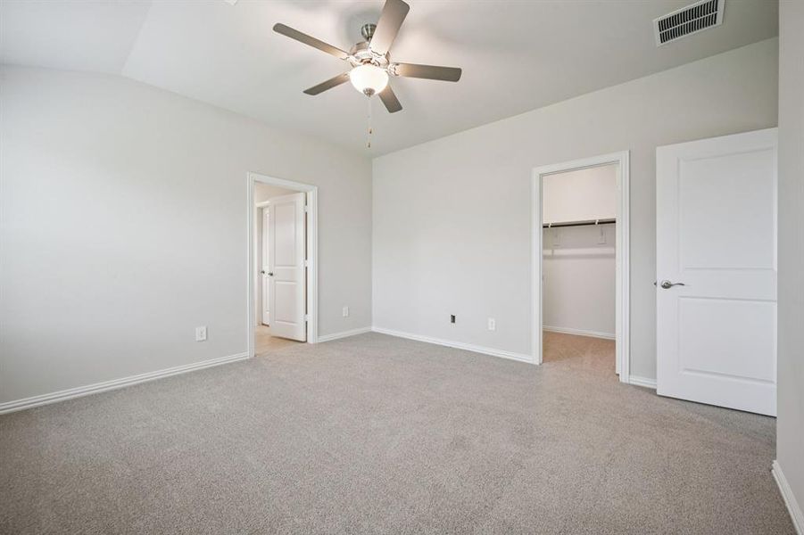Spacious, unfurnished interior of a new home in Westmoor, Sherman (Image 26).
