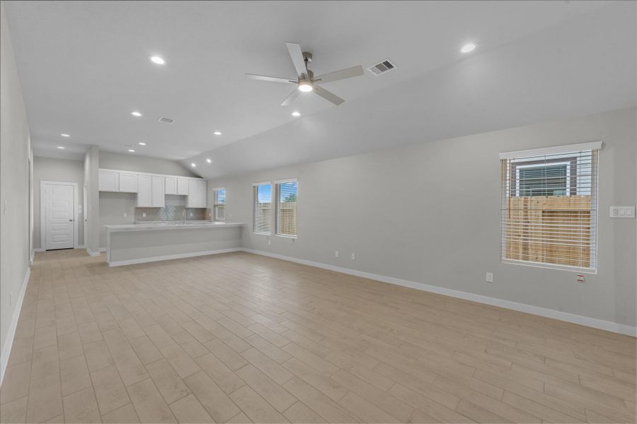 Spacious, unfurnished interior of a new home in Grand Oaks Village, Houston (Image 17).