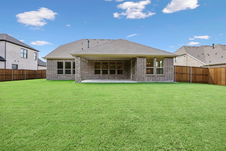 Exterior details and patio area of a home in Lincoln Pointe, Van Alstyne (Image 2). Exterior details and patio area of a home in Lincoln Pointe, Van Alstyne (Image 2).