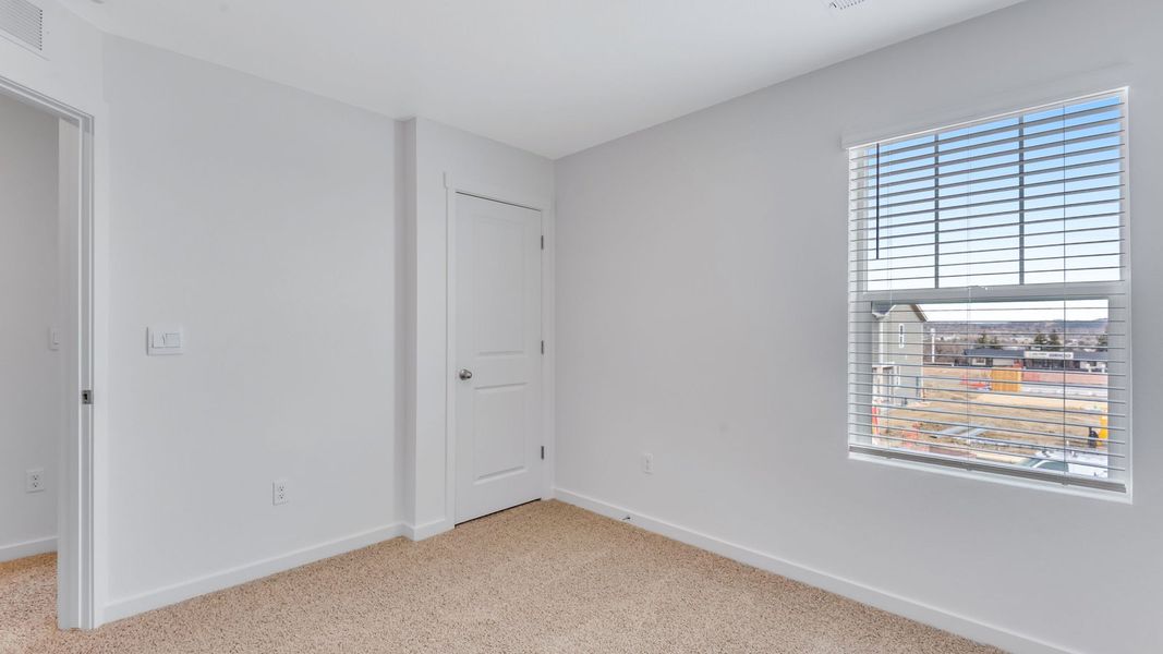 Spacious, unfurnished interior of a new home in Ellston Park, Colorado Springs (Image 21).
