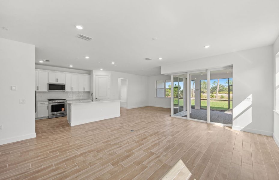 Spacious, unfurnished interior of a new home in TerraWalk at Babcock Ranch, Alva (Image 23).