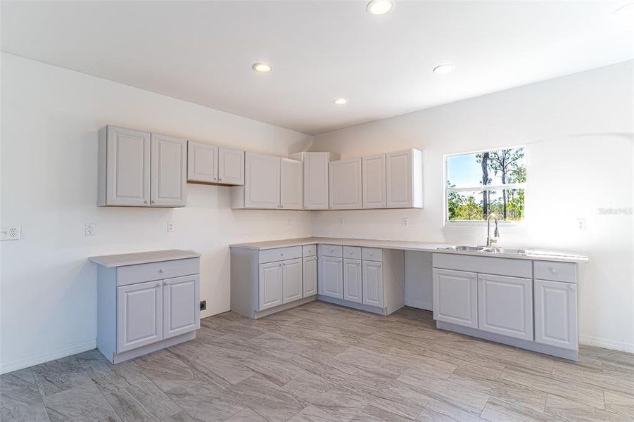 Furnished interior view inside a new home in , Lake Placid (Image 10).