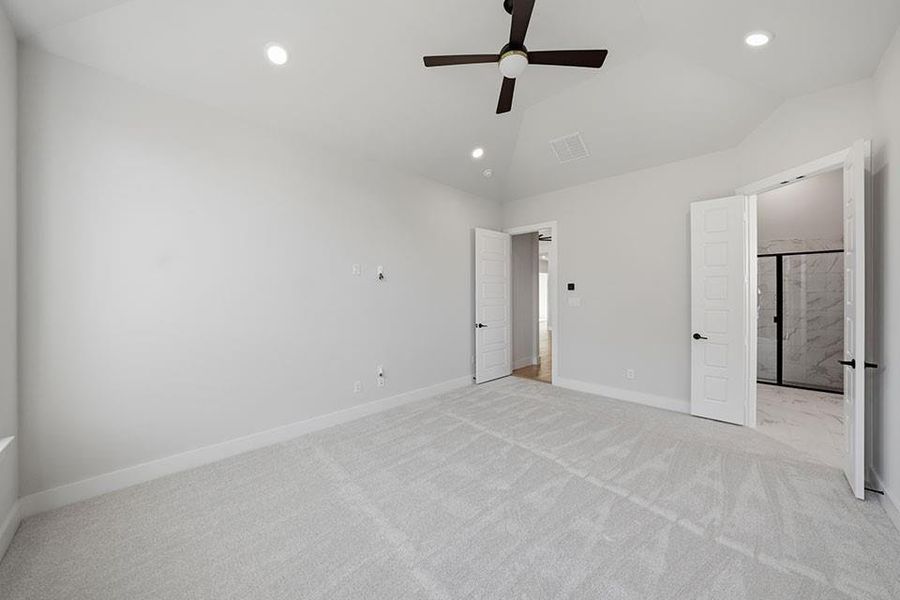 Spacious, unfurnished interior of a new home in Quail Hollow, Rockwall (Image 28). Spacious, unfurnished interior of a new home in Quail Hollow, Rockwall (Image 28).