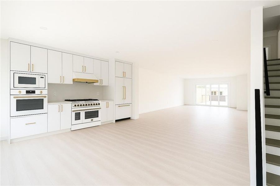 Spacious, unfurnished interior of a new home in , Atlanta (Image 14).