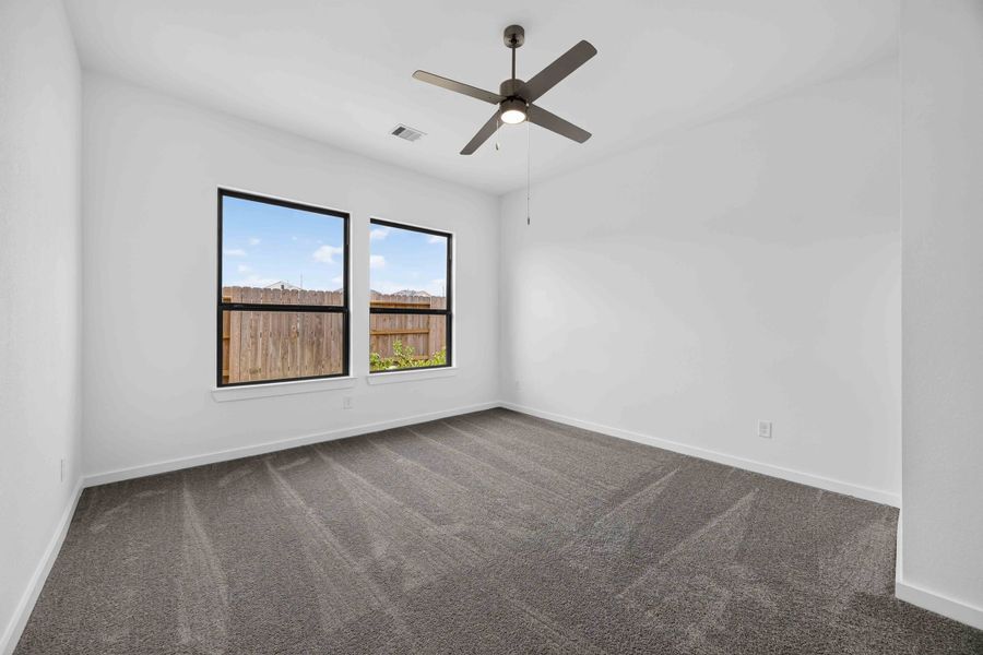 Spacious, unfurnished interior of a new home in La Segarra 40', Brookshire (Image 31).