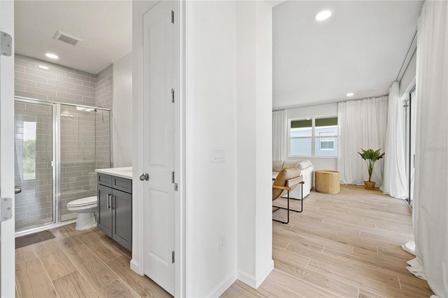 Furnished interior view inside a new home in , Winter Garden (Image 13).