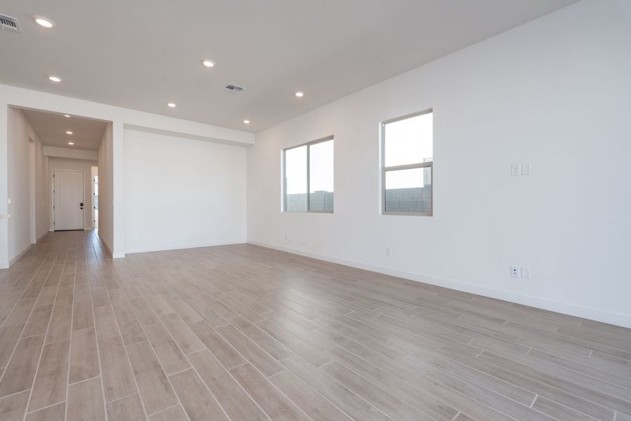 Spacious, unfurnished interior of a new home in Soleo, San Tan Valley (Image 9).