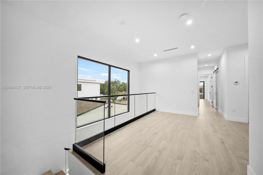 Spacious, unfurnished interior of a new home in , Fort Lauderdale (Image 50).