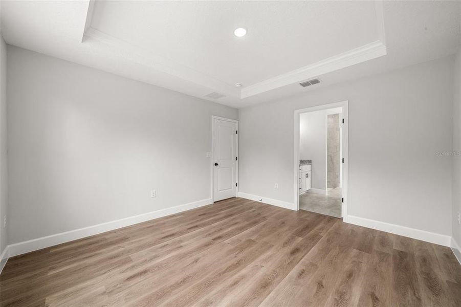 Spacious, unfurnished interior of a new home in , Sebring (Image 8).