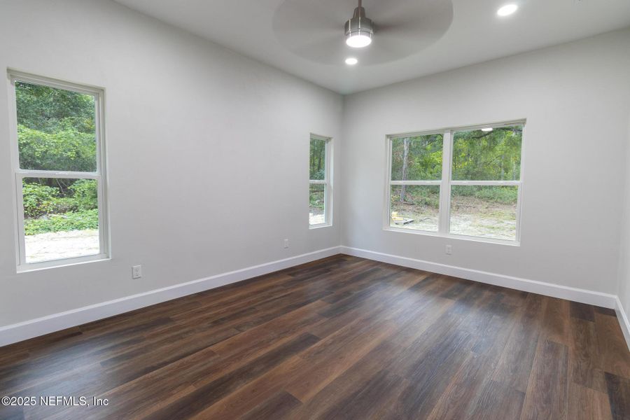 Spacious, unfurnished interior of a new home in , Melrose (Image 15).