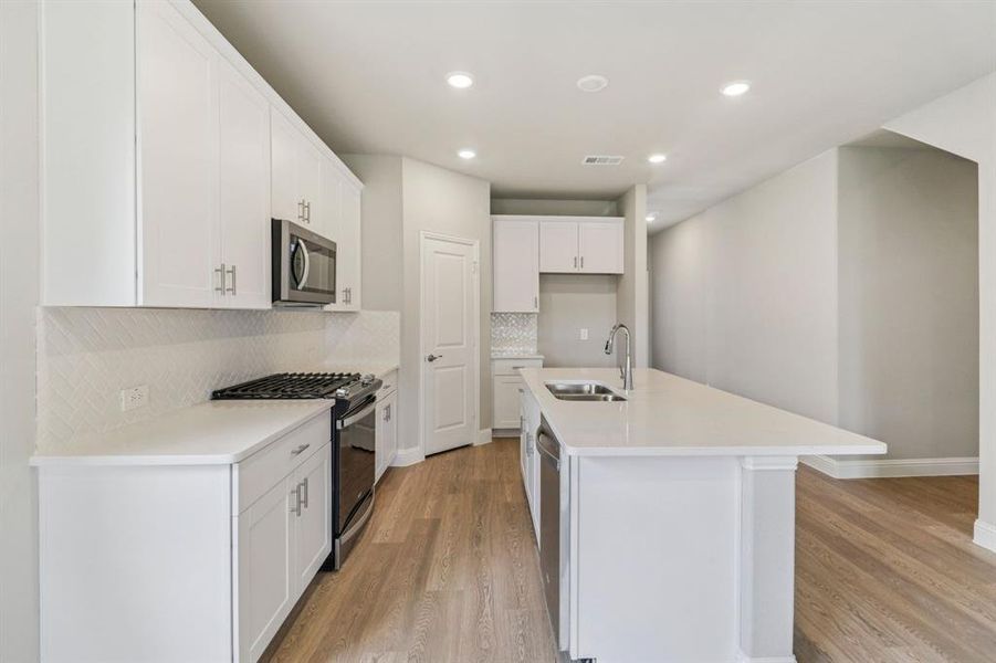 Photo is not of the actual home, but is an inspirational photo of builder’s model home and may depict options, furnishings, and/or decorator features that are not included. Photo is not of the actual home, but is an inspirational photo of builder’s model home and may depict options, furnishings, and/or decorator features that are not included.