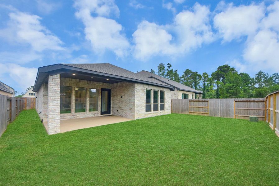 Exterior details and patio area of a home in , Humble (Image 29).