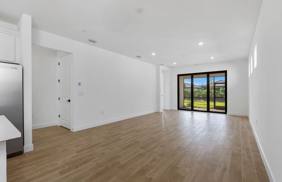 Spacious, unfurnished interior of a new home in Terreno, Naples (Image 15).