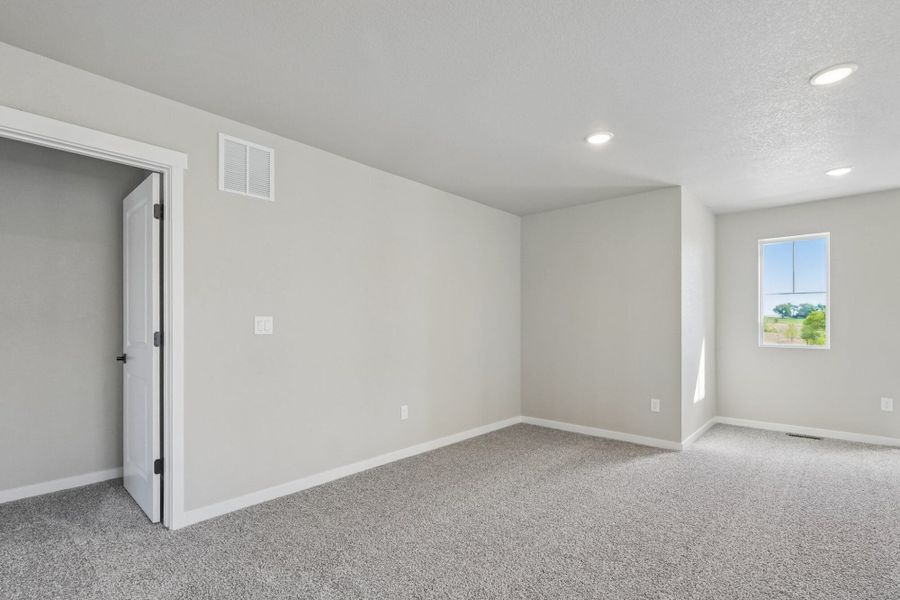 Spacious, unfurnished interior of a new home in Aspen Ranch, Fountain (Image 32).