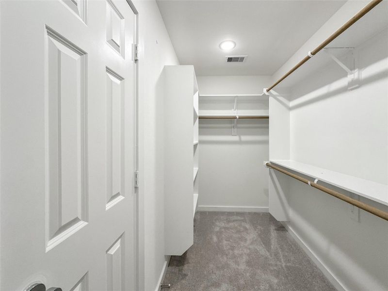 Spacious, unfurnished interior of a new home in , Conroe (Image 24).