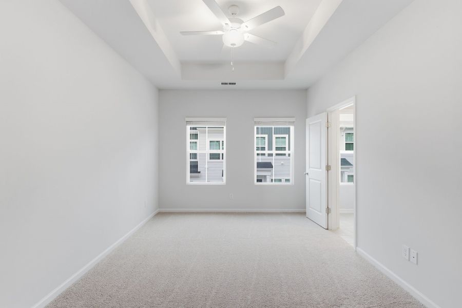 Spacious, unfurnished interior of a new home in Lakeview Village, Charlotte (Image 20).