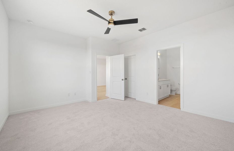 Spacious, unfurnished interior of a new home in Sunfield, Buda (Image 14). Spacious, unfurnished interior of a new home in Sunfield, Buda (Image 14).