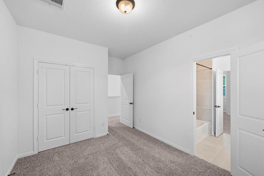 Spacious, unfurnished interior of a new home in Woodforest, Montgomery (Image 22).