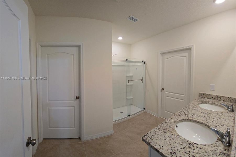 Furnished interior view inside a new home in , Davenport (Image 6).