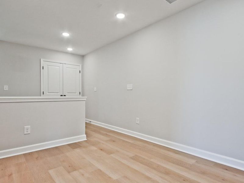 Spacious, unfurnished interior of a new home in Cherokee Township, Acworth (Image 27).