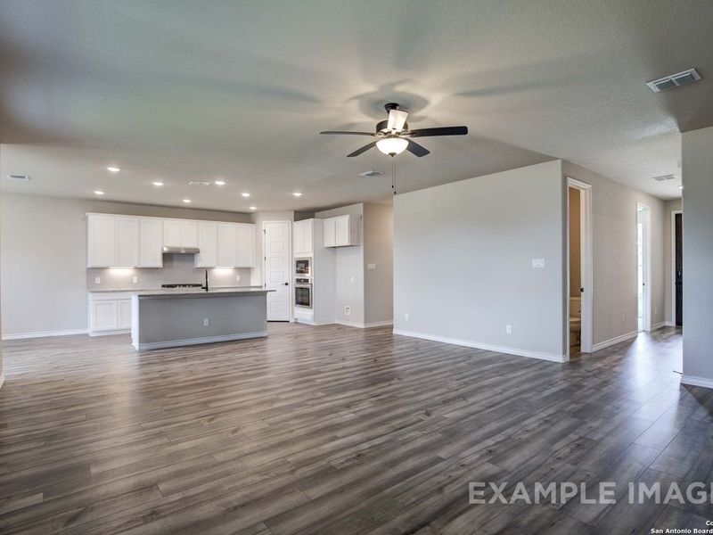 Spacious, unfurnished interior of a new home in Ladera, San Antonio (Image 21).