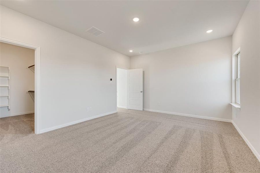 Spacious, unfurnished interior of a new home in Walden Pond, Forney (Image 27).