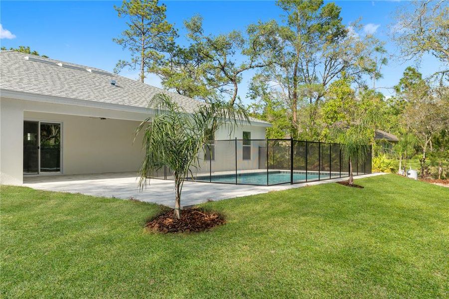 Exterior details and patio area of a home in , Weeki Wachee (Image 24).