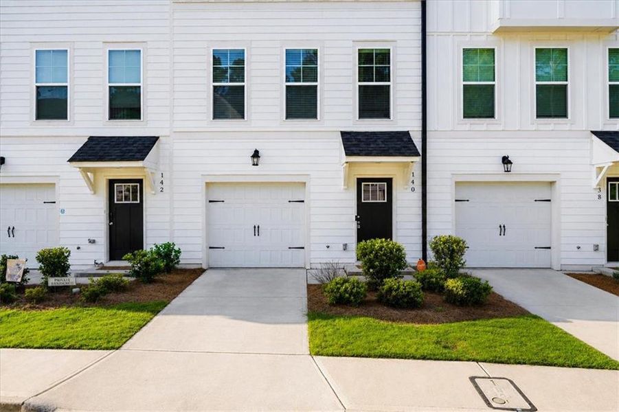 Exterior details and patio area of a home in , Atlanta (Image 4).