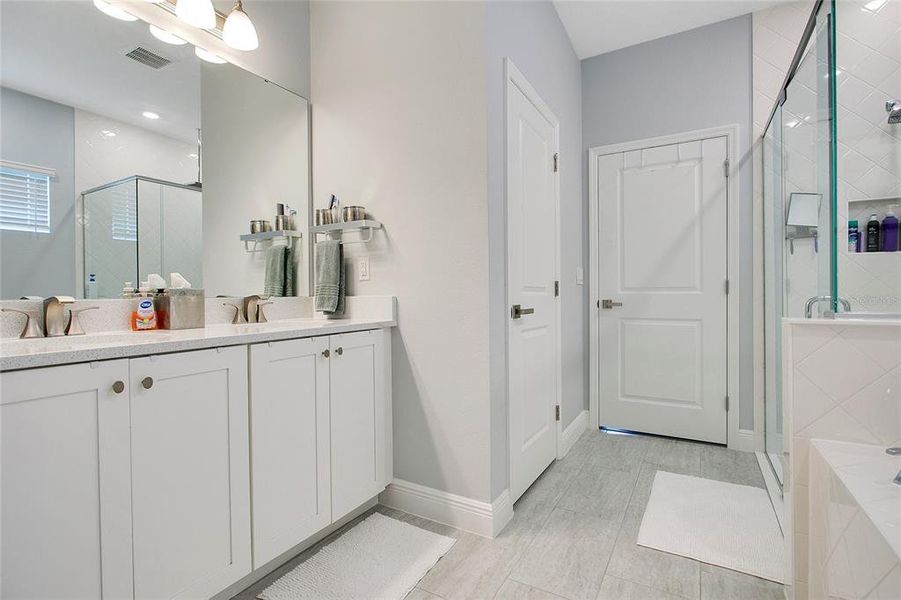 Furnished interior view inside a new home in , Deltona (Image 15).