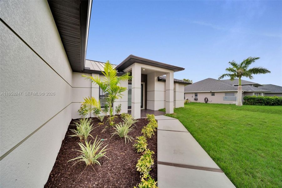 Exterior details and patio area of a home in , Cape Coral (Image 4).