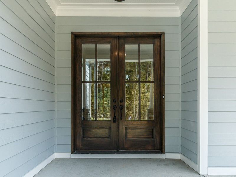 Exterior details and patio area of a home in Pinehurst Proper, Pinehurst (Image 3).