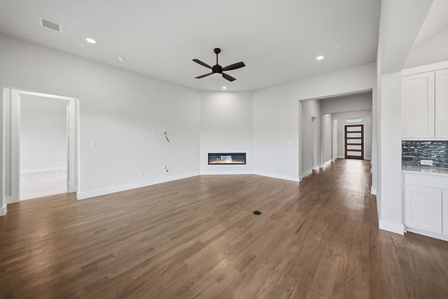 Spacious, unfurnished interior of a new home in The Homestead - 62', Rockwall (Image 29). Spacious, unfurnished interior of a new home in The Homestead - 62', Rockwall (Image 29).