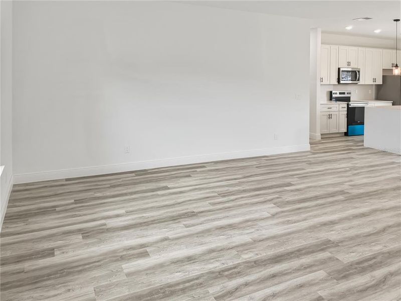 Spacious, unfurnished interior of a new home in , Ocala (Image 15).