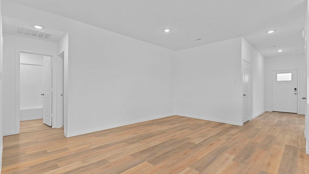 Spacious, unfurnished interior of a new home in Westland Ranch 50' Homesites, League City (Image 13).