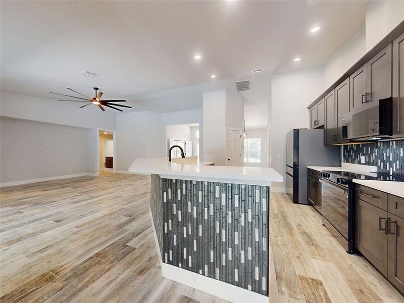 Image 92 of a home in .