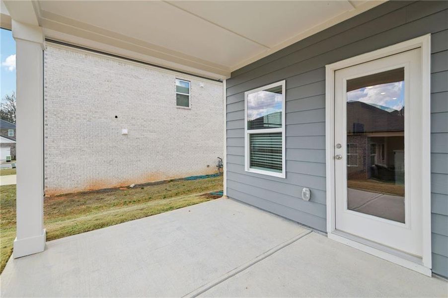 Exterior details and patio area of a home in Creekside at Oxford Park, Fairburn (Image 32).