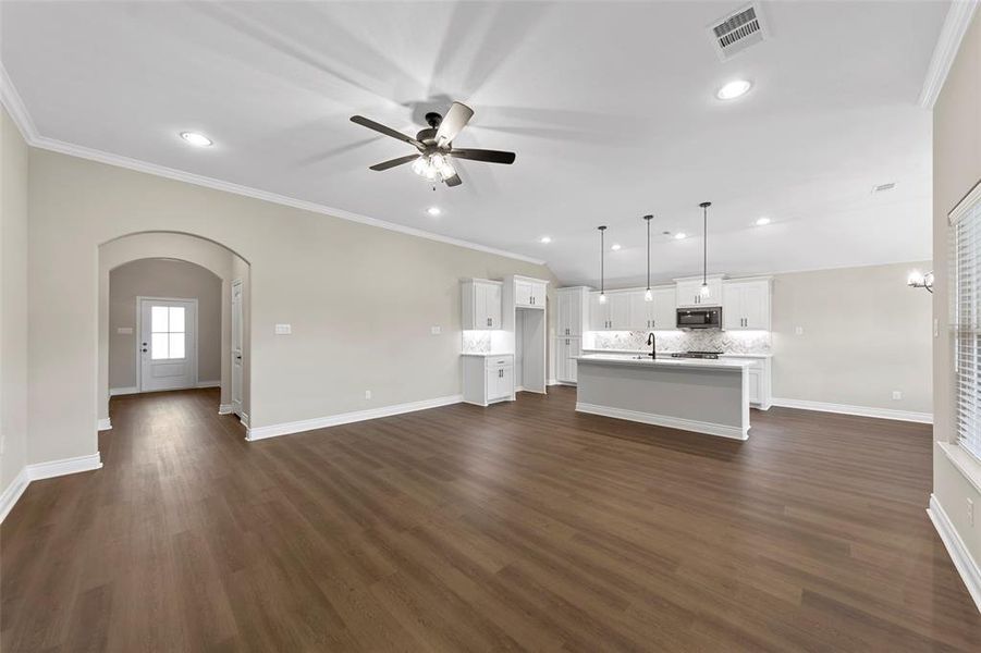 Spacious, unfurnished interior of a new home in , Greenville (Image 14).