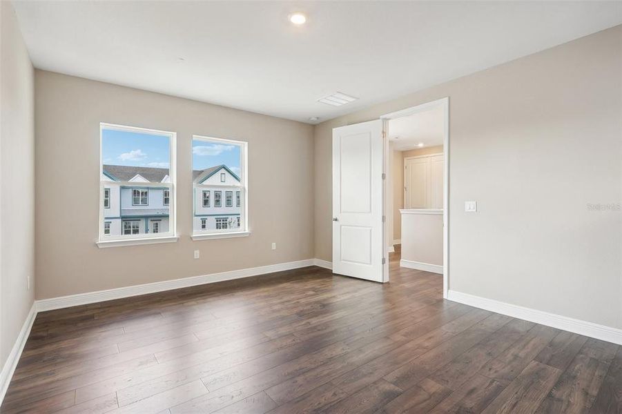 Spacious, unfurnished interior of a new home in Laureate Park, Orlando (Image 46).