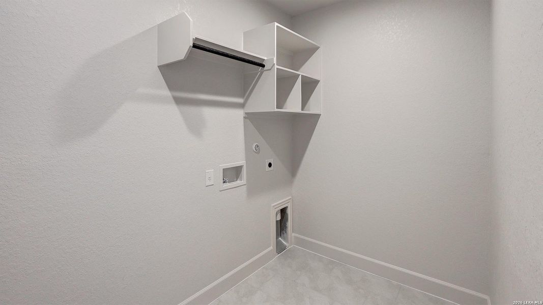 Spacious, unfurnished interior of a new home in Haby Hill, San Antonio (Image 20).