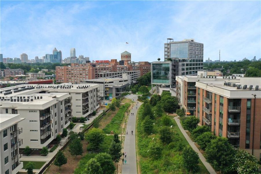 Condo located in Atlanta, GA showcasing its design and architecture (Image 21).