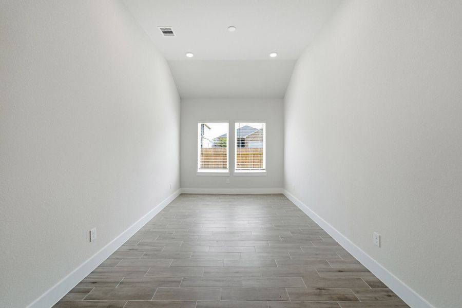 Spacious, unfurnished interior of a new home in Bluestem, Brookshire (Image 24).